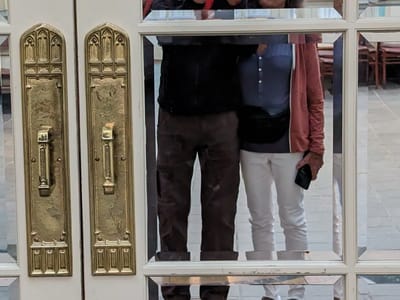 Victoria: Glass and mirrors everywhere