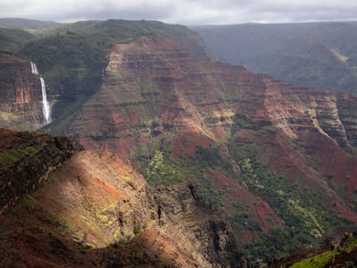 South Shore - Sheraton Kauai Resort: Light hits Waipo'o Falls