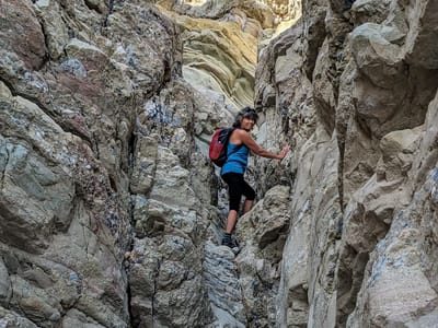 Death Valley National Park: Lolo scrambling up Gower Gulch