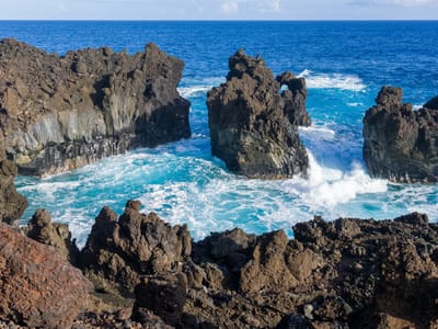 Hana: Waianapanapa Park - Kipapa O Kihapiilani Trail