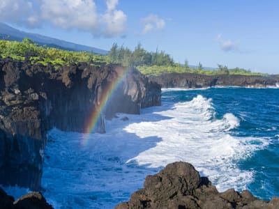 Hana: Waianapanapa Park - Kipapa O Kihapiilani Trail