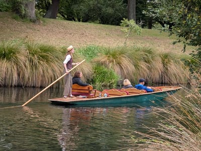 Christchurch: Punting on the Avon
