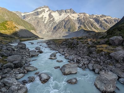 Mount Cook National Park (Aoraki): Hooker River from the bridge