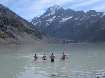 Mount Cook National Park (Aoraki): Brave bathers