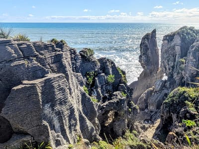 Pancake Rocks and Punakaiki Beach: Pancake Rocks