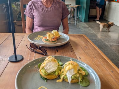 Akaroa: Yummy Eggs Benedict with Salmon