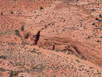 Hole-in-the-Rock Road: First view of the Slot in the distance