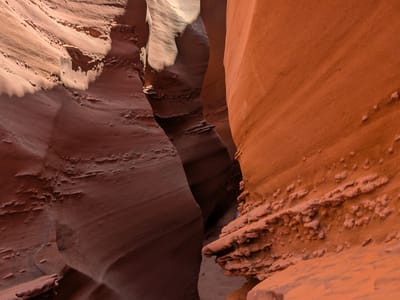 Hole-in-the-Rock Road: Colorful walls of Spooky Slot Canyon