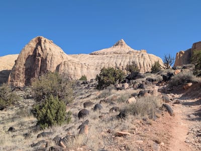 Capitol Reef National Park: Approaching Navajo Dome