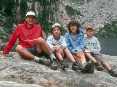 Rocky Mountain National Park: Family at Emerald Lake