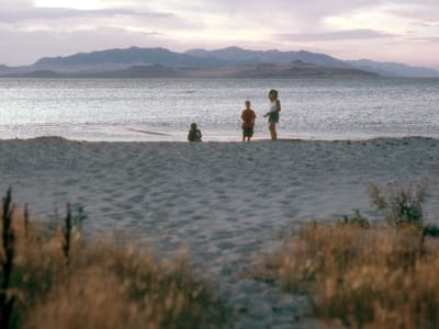 Antelope Island State Park: Lolo and boys at Great Salt Lake