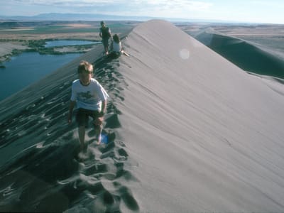 Bruneau Dunes State Park: Lolo and boys at Bruneau Dune Summit