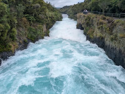 Taupo Volcanic Zone - Wairakei Thermal Valley: Looking down from the bridge