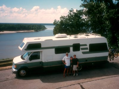 Monroe's Shiloh Campground: RV poised to cross the mighty Mississippi River