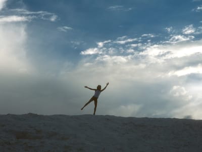 White Sands National Monument: Lolo frolicking on dunes