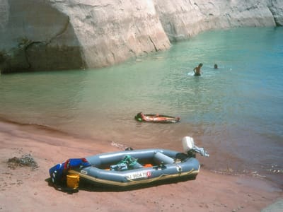 Lake Powell - Wahweap: Avon Redshank with 6hp Johnson