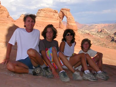 Arches National Park: Windblown family reaches Delicate Arch