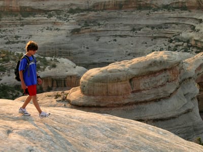 Natural Bridges National Monument: Tommy on Sipapu Bridge Hike