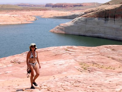 Lake Powell - Halls Crossing: Lolo hiking up Lost Eden Canyon