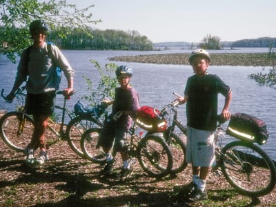 Mount Vernon Trail: Herb and boys on bike trai