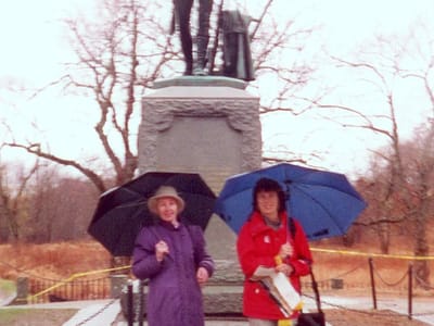 Minuteman National Historic Park: Omi and Lolo with Minuteman