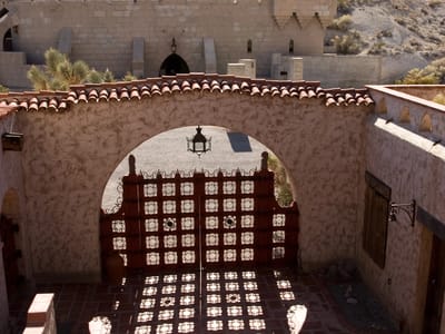 Death Valley National Park: Scotty's Castle courtyard