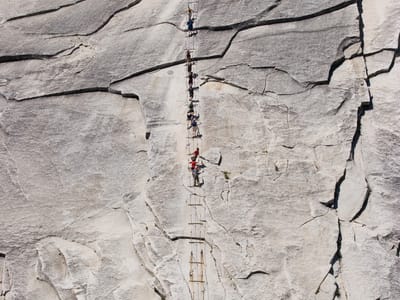 Yosemite Valley: Half Dome cables with climbing tourists