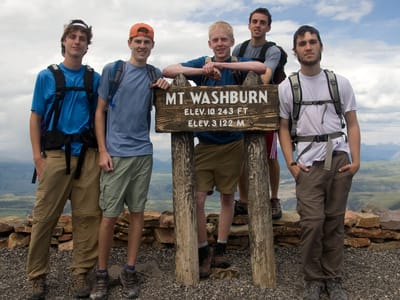 Yellowstone National Park: Group Picture on Mount Washburn