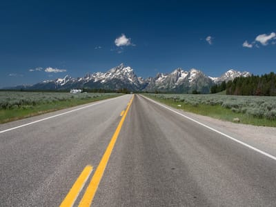 Grand Teton National Park: Road up to Tetons