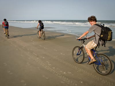 Hunting Island State Park: Family biking along shoreline
