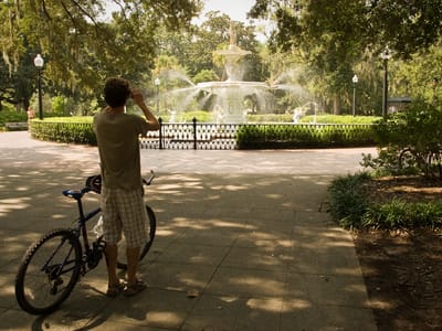 Savannah: Tom photographing Forsyth Park fountain