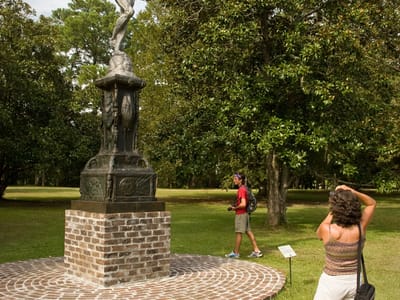 Huntington Beach State Park: Lolo photographing statue
