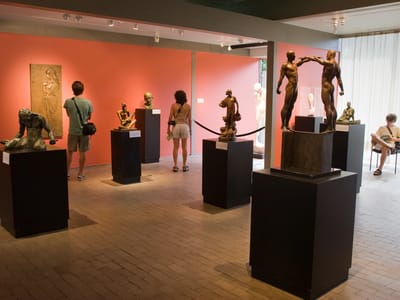 Huntington Beach State Park: Family enjoying sculpture competition