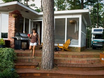 Friends' House in Virginia Beach: Camping in the Driveway