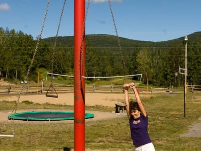 Parc du Mont-Sainte-Anne: Lolo Swinging Around
