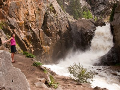 Golden Gate Canyon State Park: Lolo enjoying Boulder Falls mist
