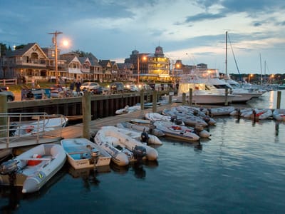 Oak Bluffs: Oak Bluffs Marina Waterfront