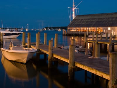 Edgartown: Edgartown Yacht Club at Night