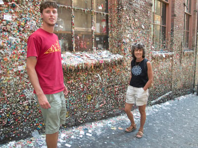 Seattle: Tom and Lolo at Gum Alley