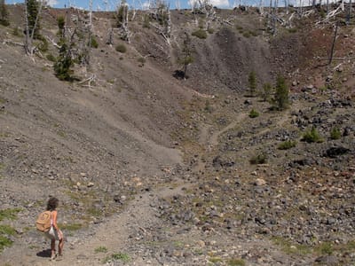 Crater Lake National Park: Lolo hiking down the Wizard Island Summit Crater