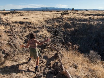 Lava Beds National Monument: Lolo Hiking Captain Jacks Stronghold