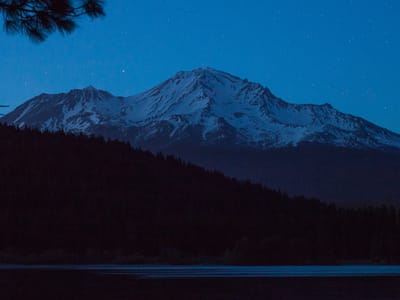 Lake Siskiyou Camp Resort: Starlight over Mount Shasta
