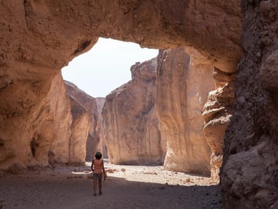 Death Valley National Park: Lolo Hiking Natural Bridge
