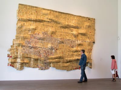San Francisco: Lolo with de Young Museum Art