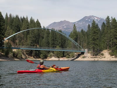 Lake Siskiyou Camp Resort: Lolo Kayaking in Wagon Creek Inlet