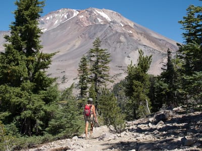 Lake Siskiyou Camp Resort: Lolo Hiking up to Gray Butte