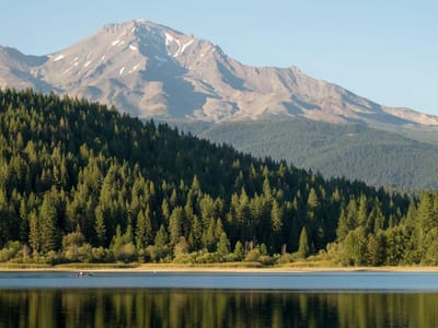Lake Siskiyou Camp Resort: Mt. Shasta with Lake Siskiyou