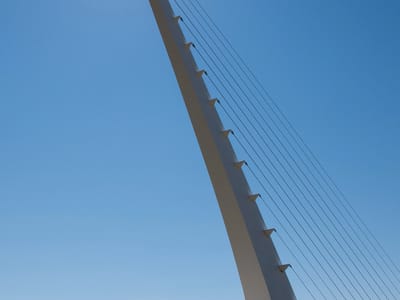 Lake Siskiyou Camp Resort: Sundial Bridge and Sun