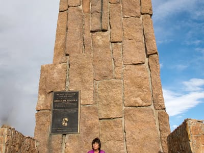 Nebraska to Wyoming: Lolo with Abe Lincoln&#039;s Head on a Pedestal