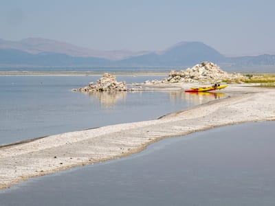 Mono Lake and Travertine Hot Springs (Bridgeport): Sand spit by remote tufas